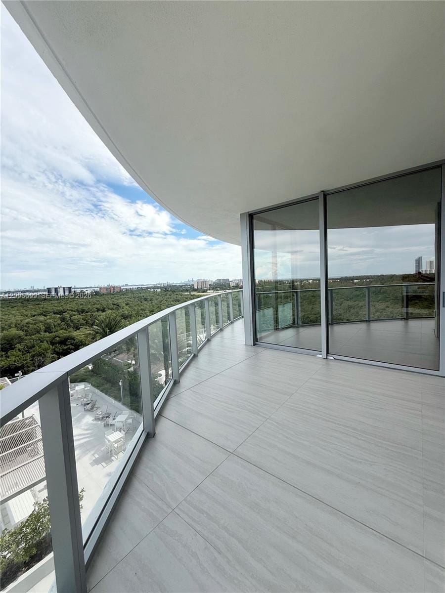 2411 Laguna Circle 901, North Miami, FL 33181 photo 29