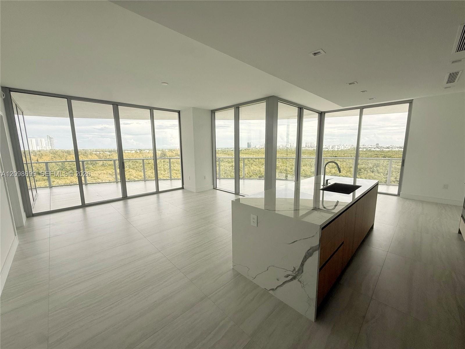 2411 Laguna Circle 901 — photo 9
