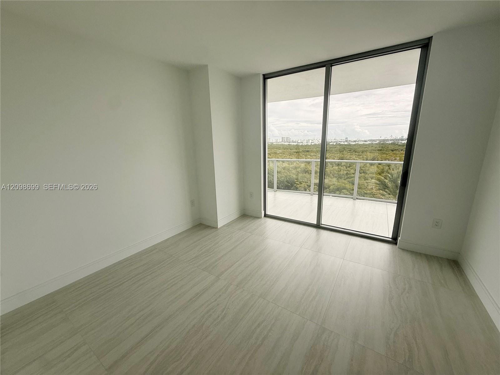 2411 Laguna Circle 901 — photo 10
