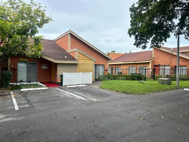 2311 NW 55TH Avenue 2311, Lauderhill, FL 33313