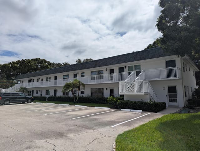 2800 INDIAN RIVER Boulevard Q7, Vero Beach, FL 32960