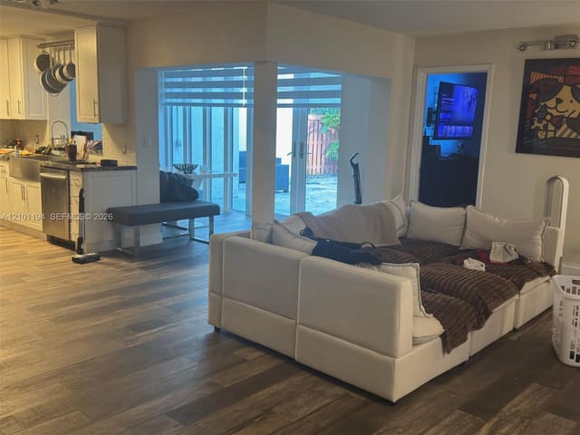 323 Ives Dairy Road 323-08, Miami, FL 33179