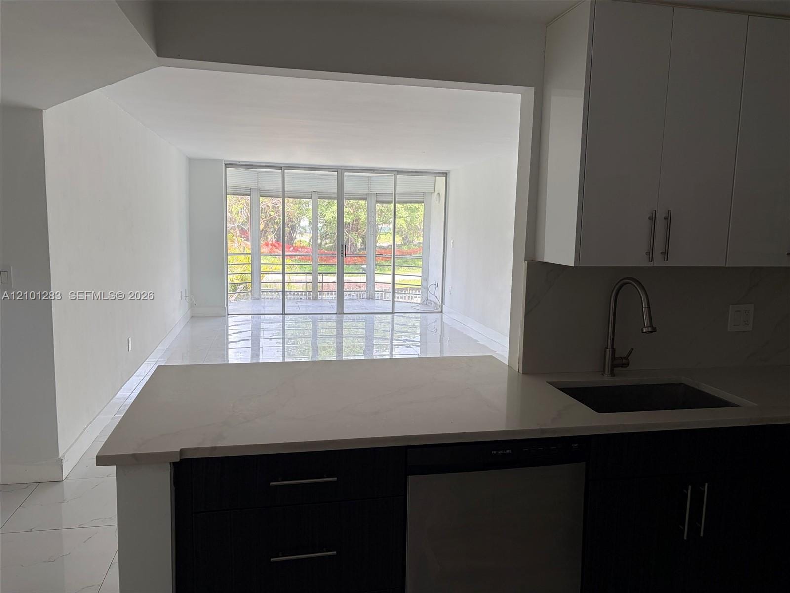 1401 NE 191st Street D201, Miami, FL 33179 photo 2