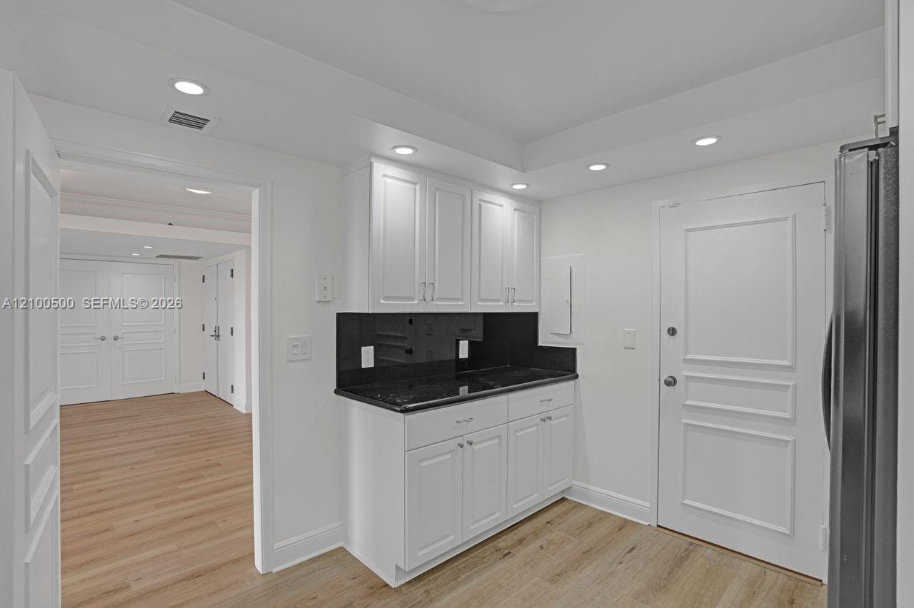 2 Grove Isle Drive B406 — photo 11