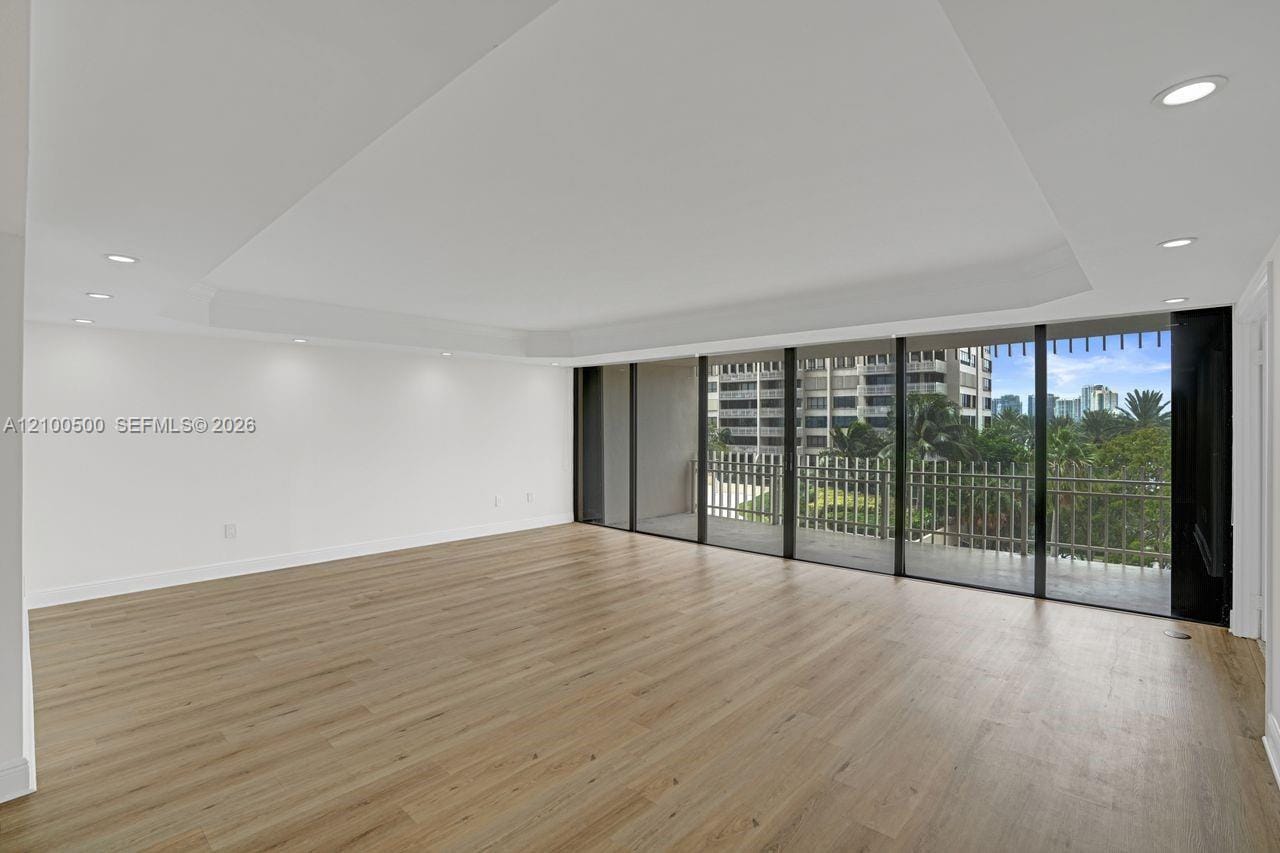 2 Grove Isle Drive B406 — photo 3