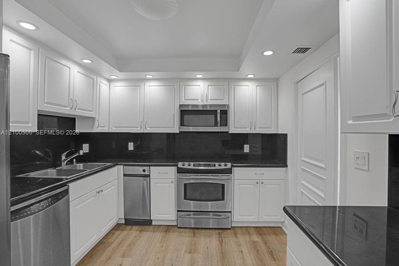 2 Grove Isle Drive B406 — photo 10