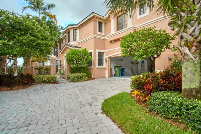 2707 Center Ct Drive 1-15, Weston, FL 33332