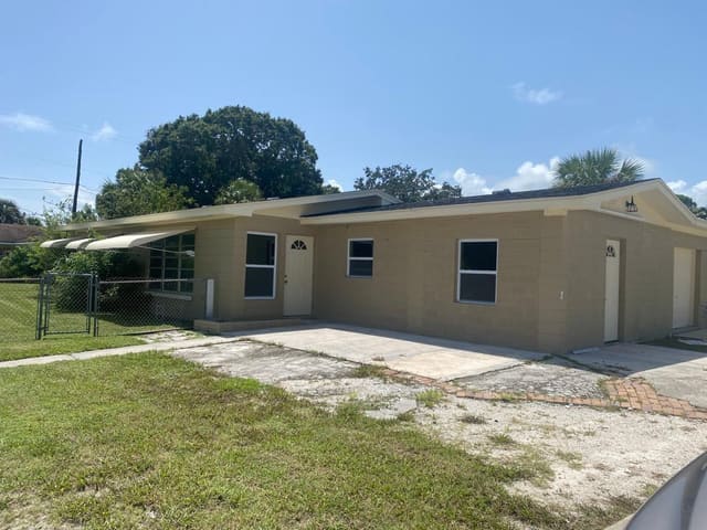2315 St Lucie Boulevard Middle Apt., Fort Pierce, FL 34946
