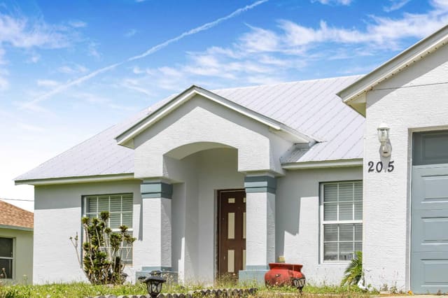 205 SW Kestor Drive, Port St. Lucie, FL 34953