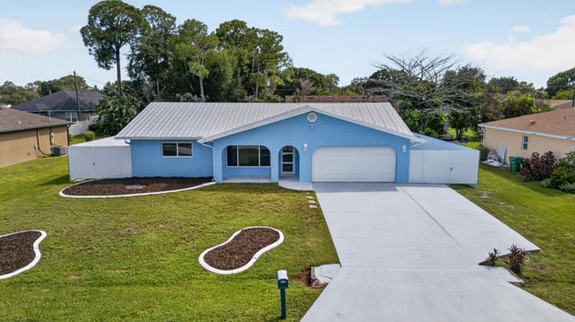 242 SE DUXBURY Avenue, Port St. Lucie, FL 34983