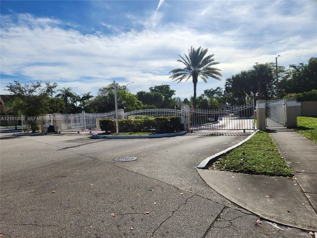 2298 SW 81 Avenue 2298, Miramar, FL 33025