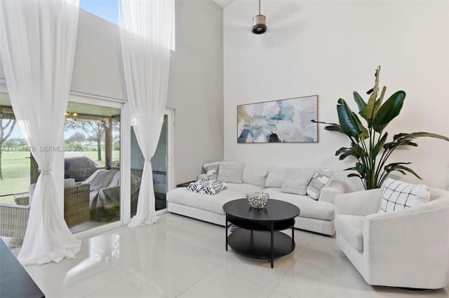 7532 S Pinewalk Drive S 108, Margate, FL 33063