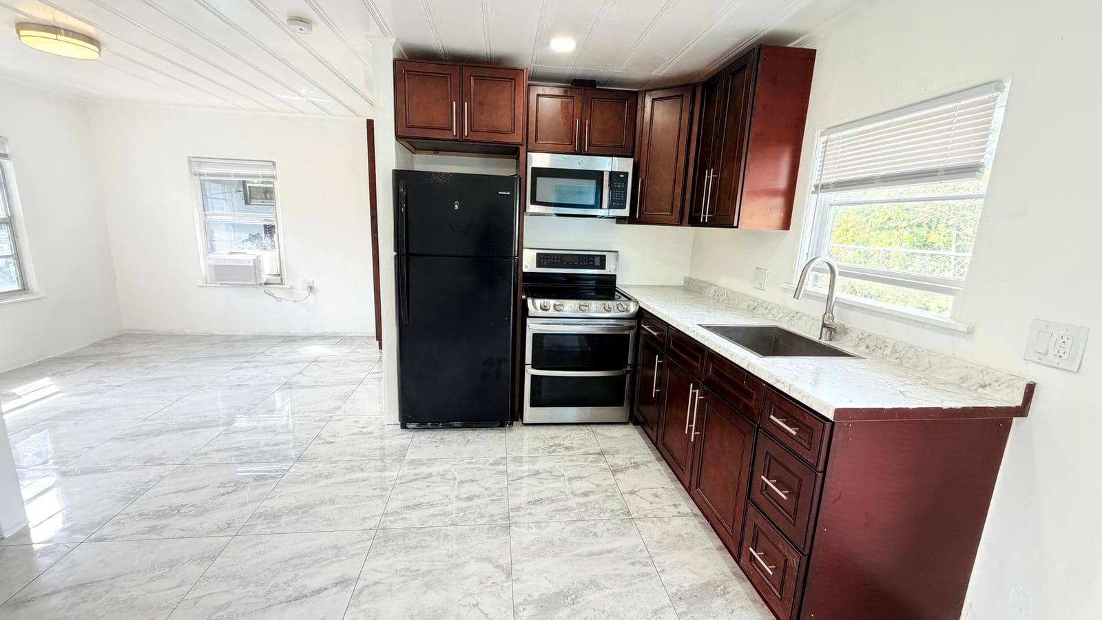 512 SE 21ST Avenue B, Boynton Beach, FL 33435 photo 1
