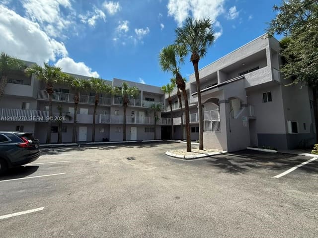 2780 W 76th Street 205, Hialeah, FL 33016