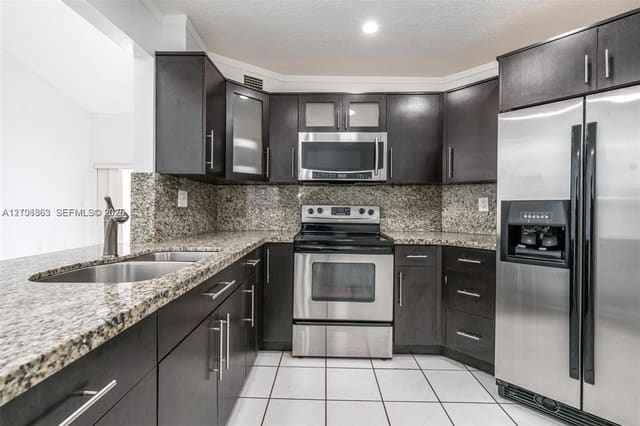 9411 Fontainebleau Boulevard 213-25, Miami, FL 33172
