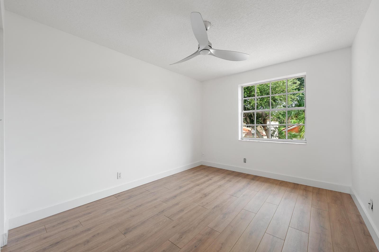 1045 Aspri Way, Riviera Beach, FL 33418 photo 17