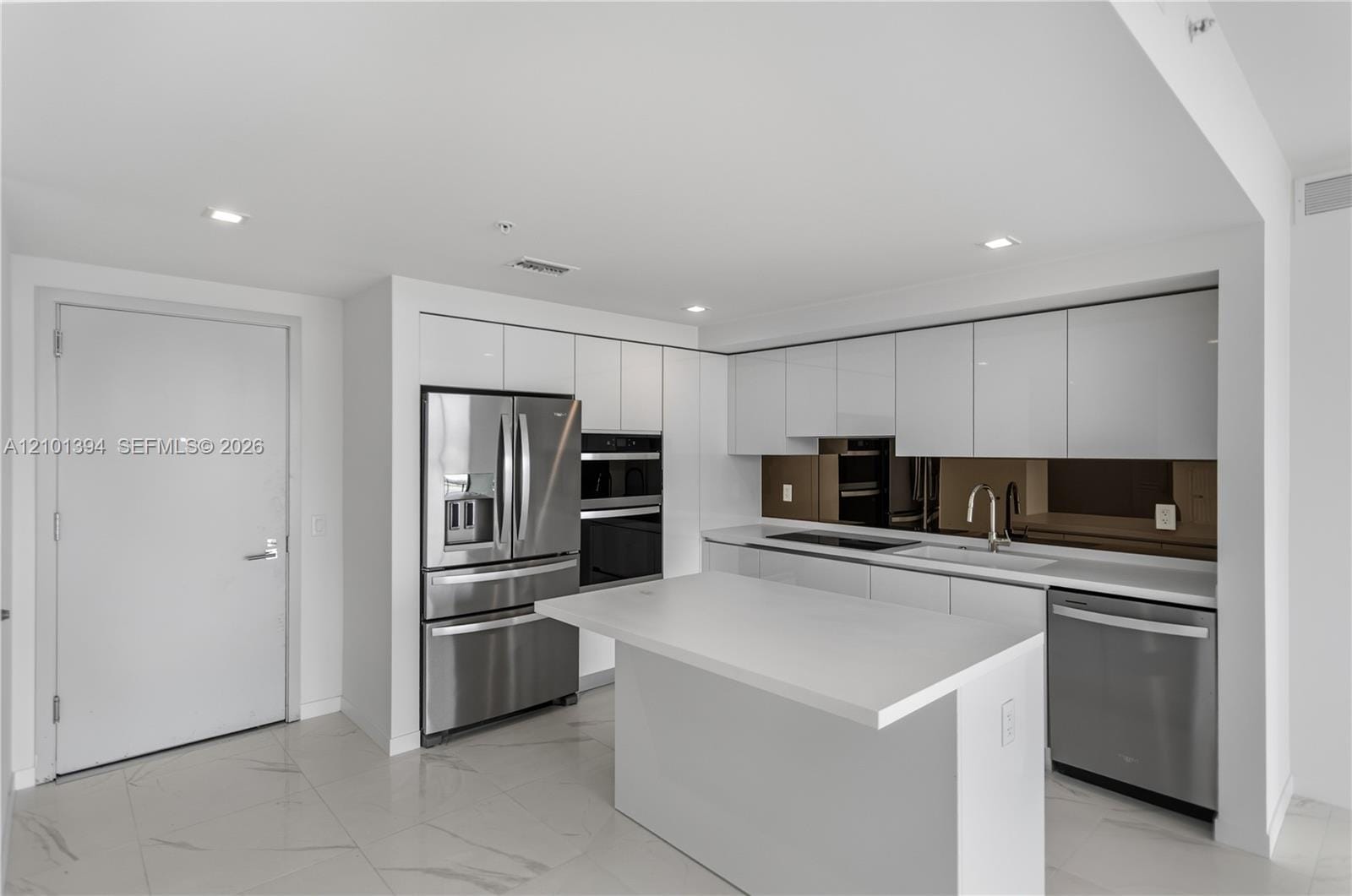 1170 E Hallandale Beach Boulevard 1811, Hallandale Beach, FL 33009 photo 2