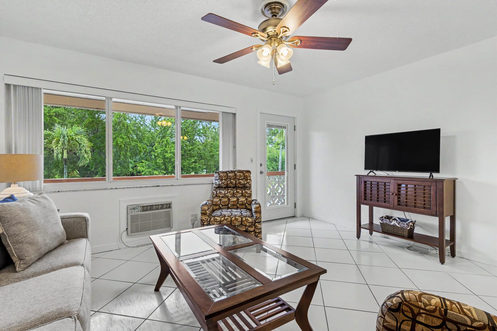 900 SW 10th Terrace 19S — photo 12