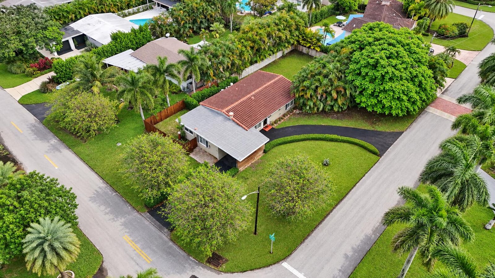 707 NW 24TH Street, Wilton Manors, FL 33311 photo 2