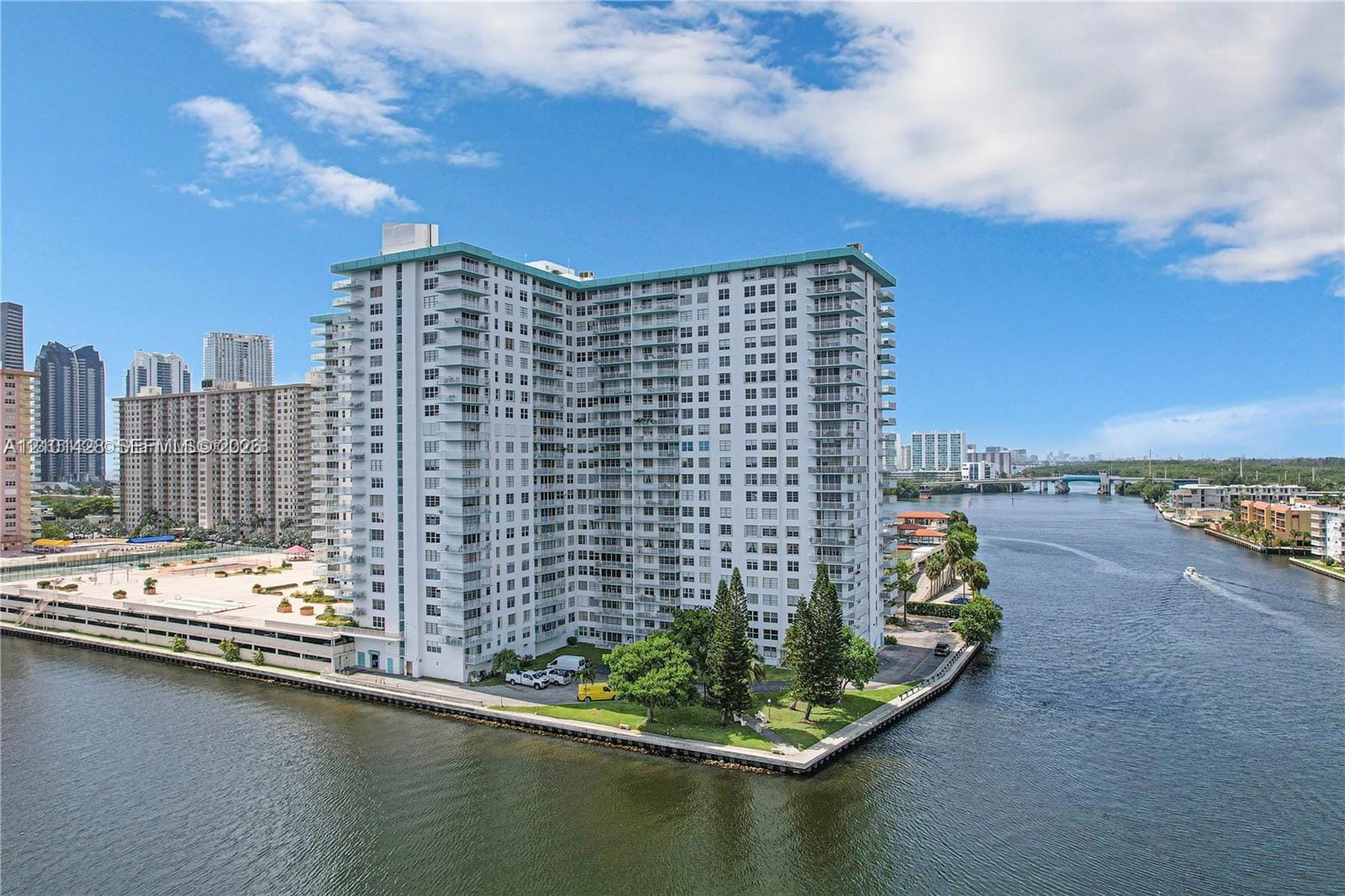 301 174th Street 1105, Sunny Isles Beach, FL 33160 photo 4