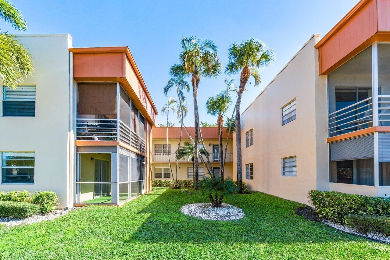 196 Piedmont E, Delray Beach, FL 33484 photo 2
