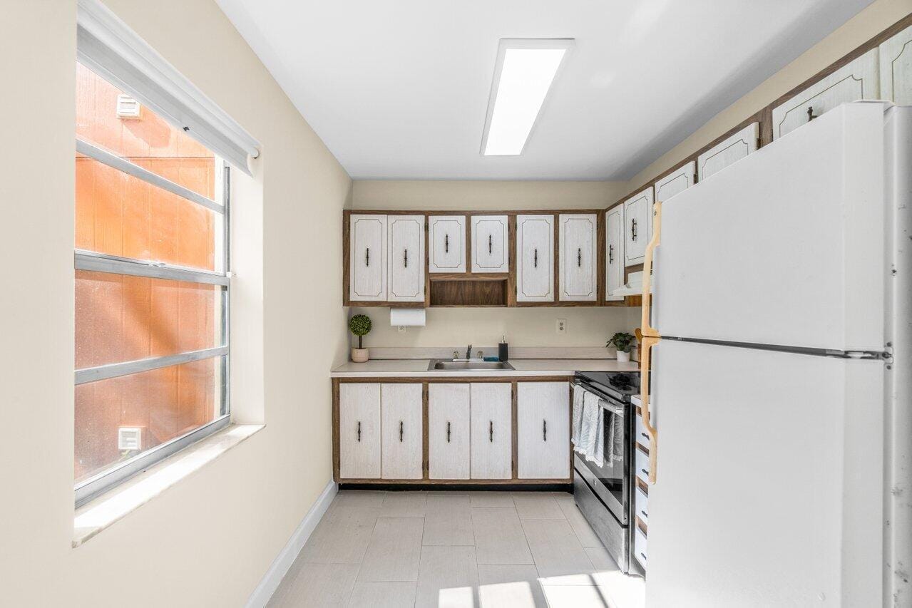 196 Piedmont E, Delray Beach, FL 33484 photo 11