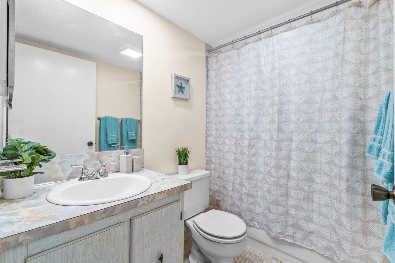 196 Piedmont E, Delray Beach, FL 33484 photo 16