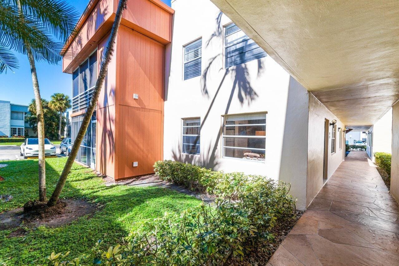 196 Piedmont E, Delray Beach, FL 33484 photo 3