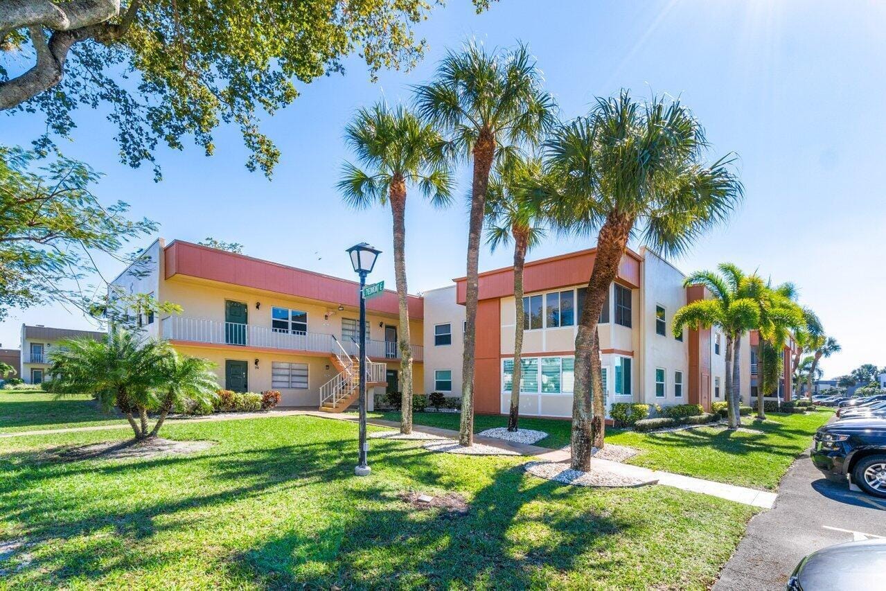 196 Piedmont E, Delray Beach, FL 33484 photo 25