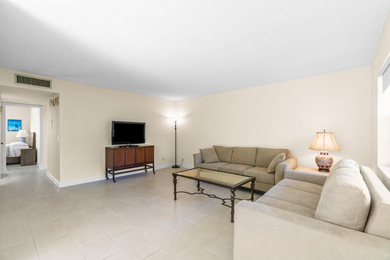 196 Piedmont E, Delray Beach, FL 33484 photo 6
