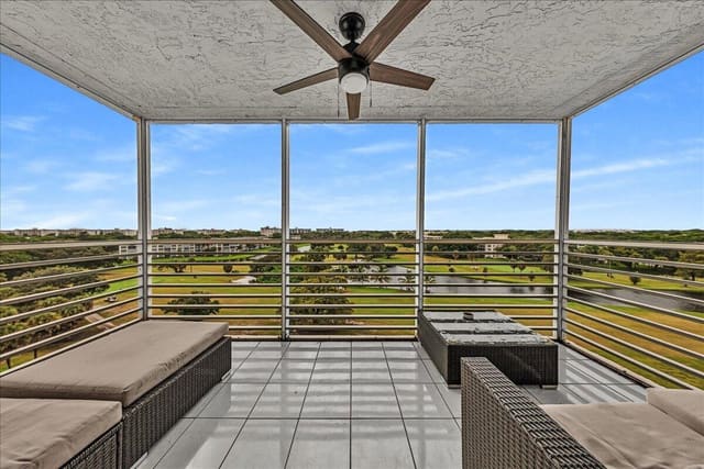 3520 Oaks Way 904, Pompano Beach, FL 33069