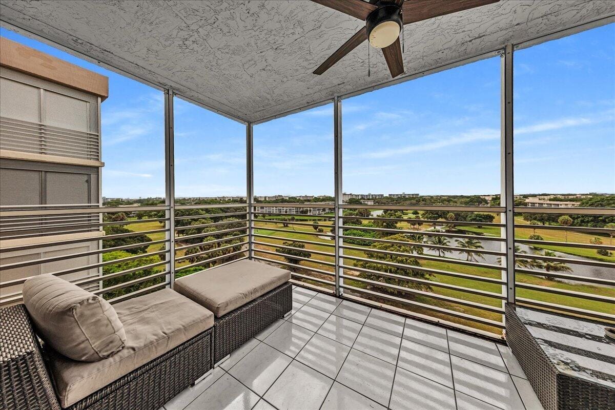 3520 Oaks Way 904, Pompano Beach, FL 33069 photo 2