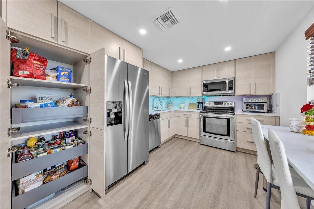 3520 Oaks Way 904, Pompano Beach, FL 33069 photo 9
