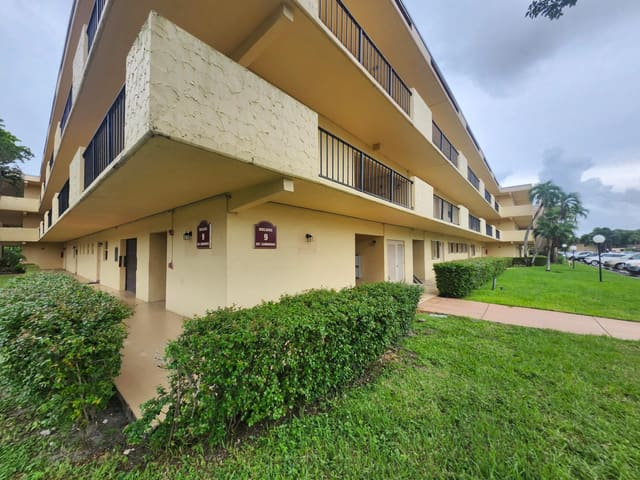 351 Cambridge Road 311, Hollywood, FL 33024