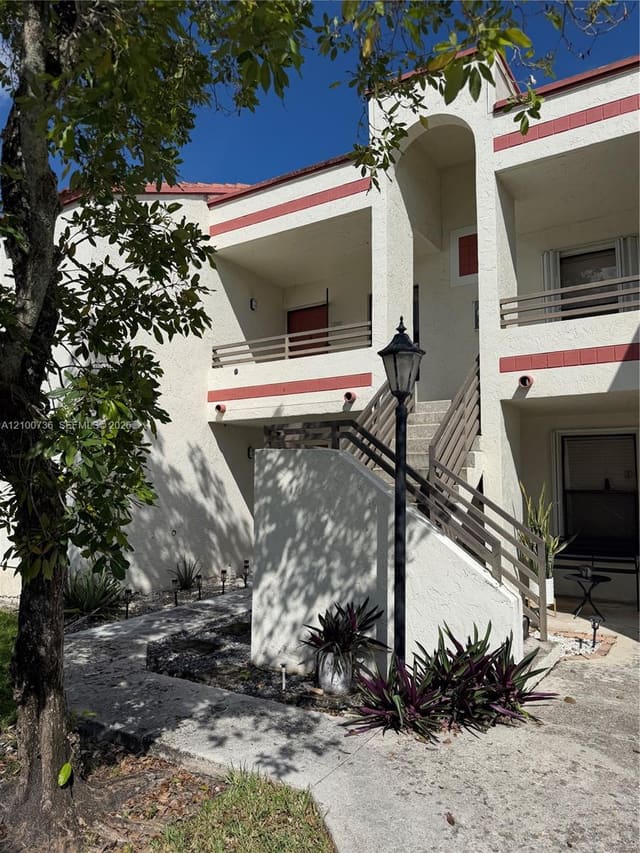 1128 N Hiatus Road 1128, Pembroke Pines, FL 33026