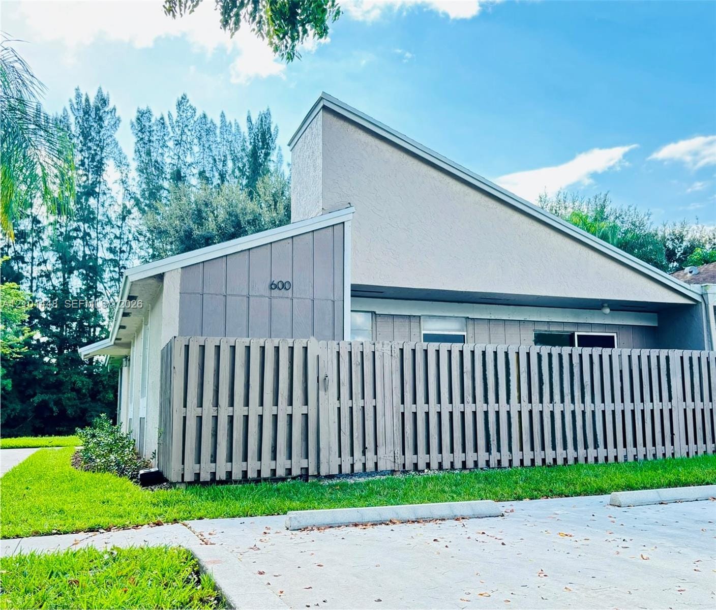 600 Woodgate Circle A, Sunrise, FL 33326