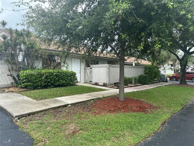 3635 NW 99th Terrace 8B, Sunrise, FL 33351