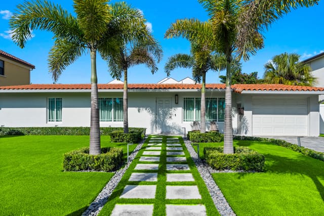 881 NE 4TH Avenue, Boca Raton, FL 33432