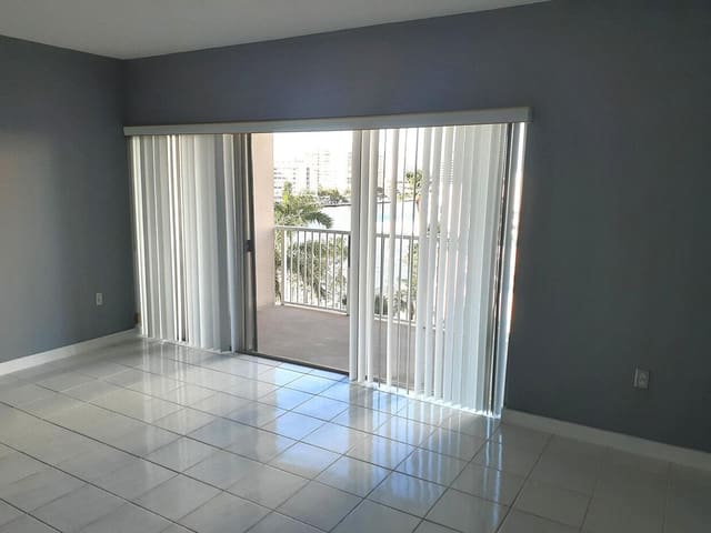 1965 S OCEAN Drive 4H, Hallandale Beach, FL 33009