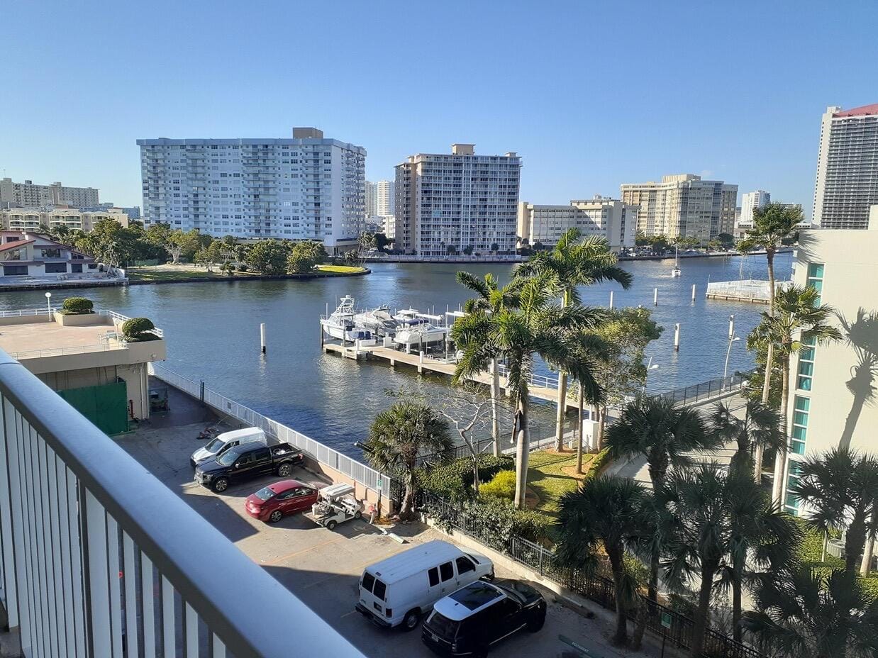 1965 S OCEAN Drive 4H, Hallandale Beach, FL 33009 photo 2