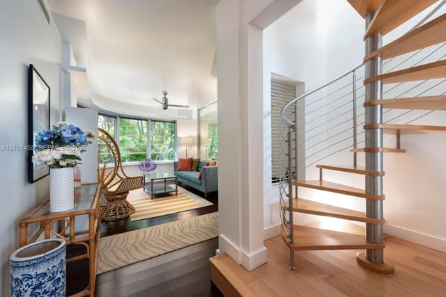 730 10th Street 102, Miami Beach, FL 33139