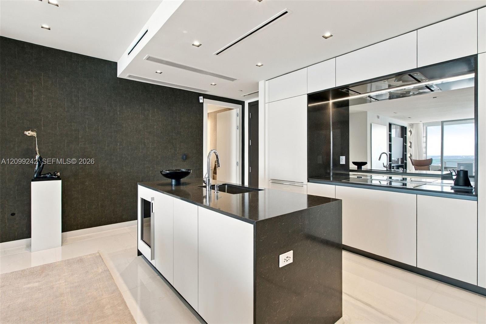 300 Biscayne Blvd Way 5105W, Miami, FL 33131 photo 3