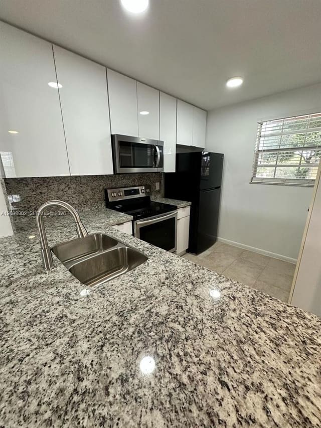 10445 NW 8th Street 201, Pembroke Pines, FL 33026