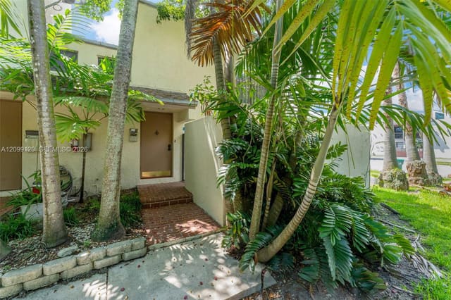 15805 SW 91st Court D, Palmetto Bay, FL 33157