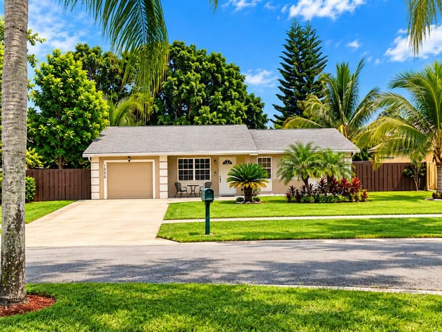 19660 DELAWARE Circle 0, Boca Raton, FL 33434