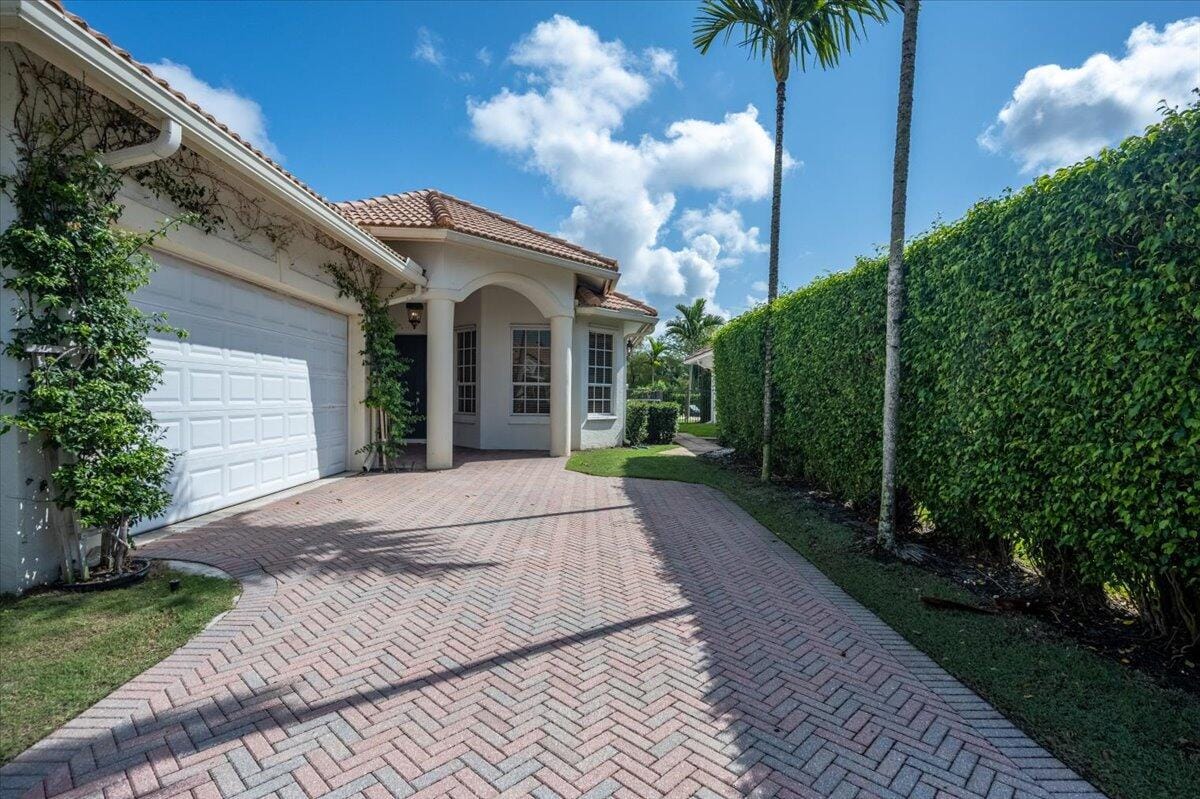 2910 TWIN OAKS Way — photo 3