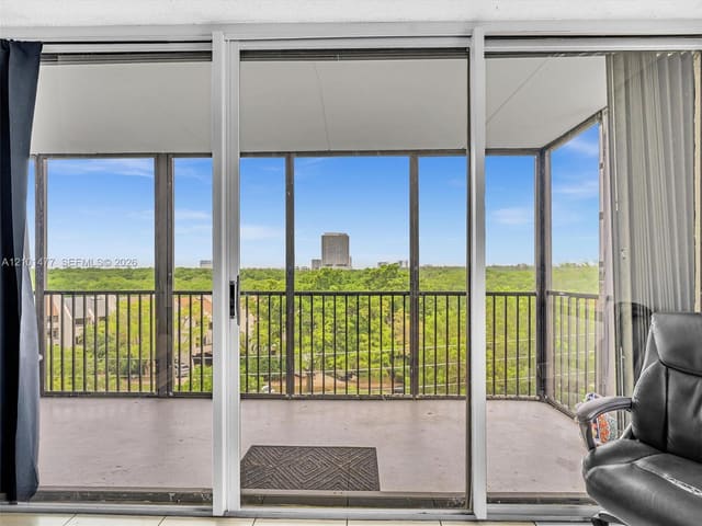 2500 NE 135th Street C502, North Miami, FL 33181