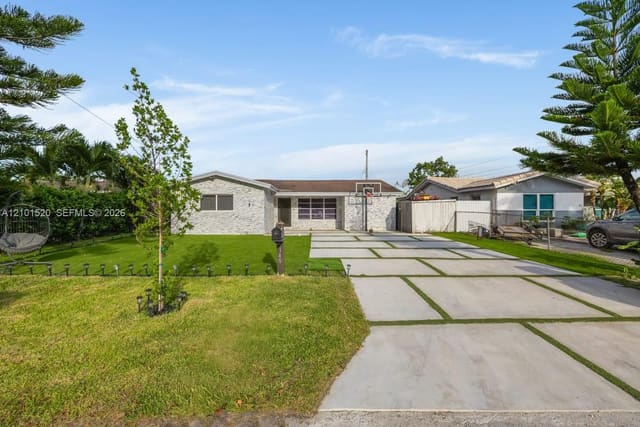 2340 N 66th Terrace, Hollywood, FL 33024