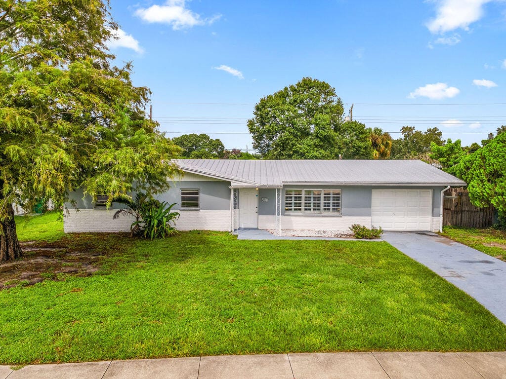 306 RIOMAR Drive, Port St. Lucie, FL 34952 photo 2