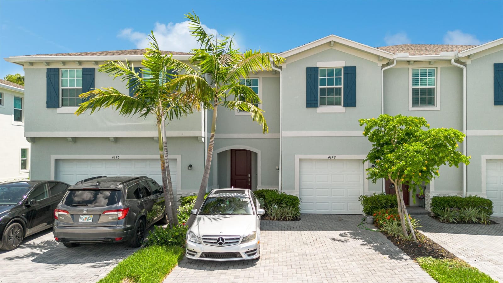4178 LAGOON SHORE Drive — photo 2